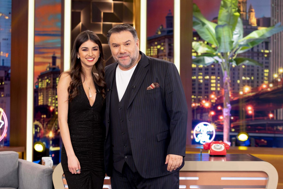 THE NIGHT SHOW ΙΦΙΓΕΝΕΙΑ ΤΖΟΛΑ