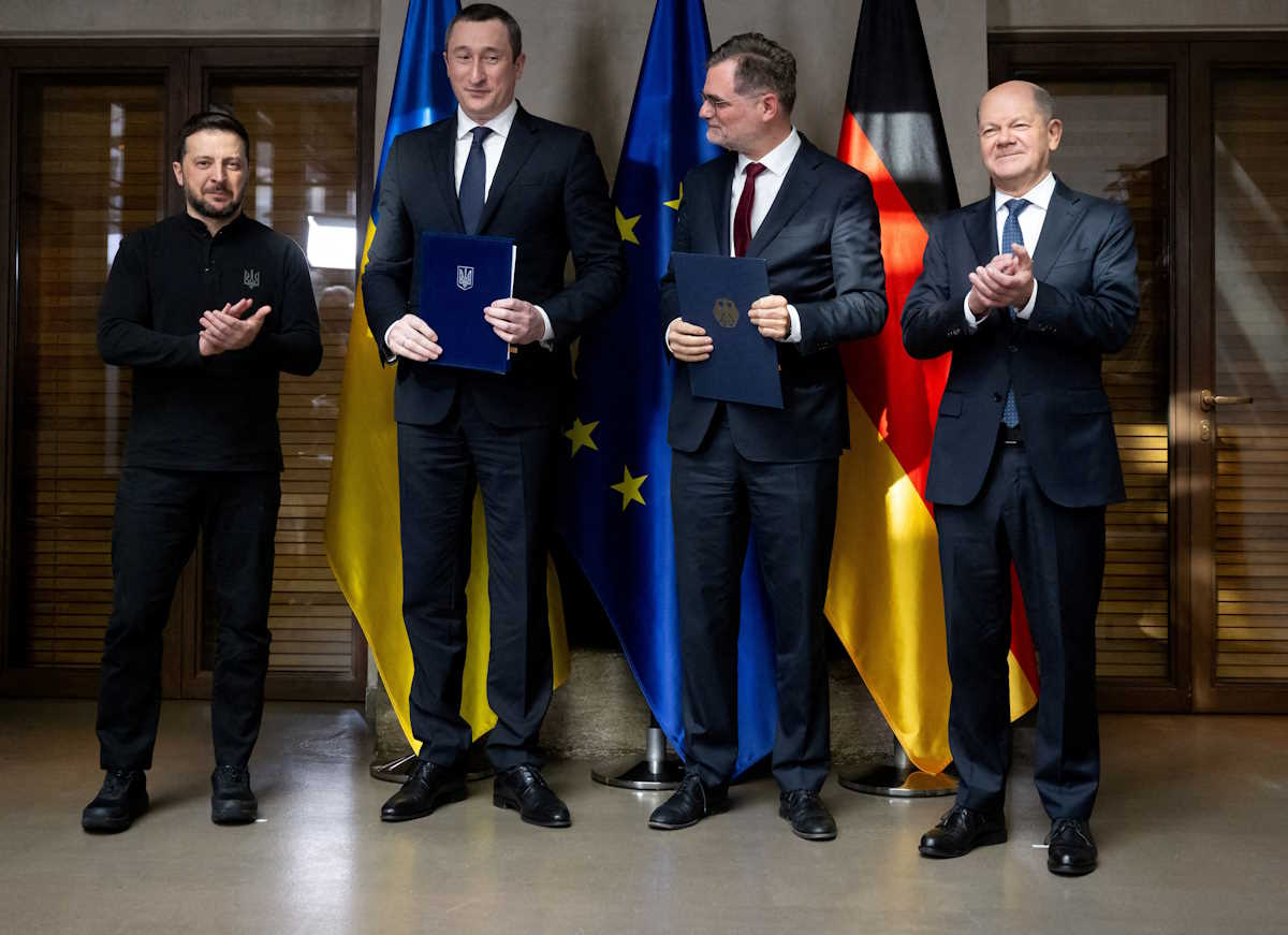 Ο Volodymyr Zelenskiy, ο αναπληρωτής πρωθυπουργός της Ουκρανίας, Oleksiy Chernyshov, ο Γερμανός Υπουργός Ειδικών Καθηκόντων Wolfgang Schmidt και ο Γερμανός Καγκελάριος Olaf Scholz στη Διάσκεψη Ασφαλείας του Μονάχου - (REUTERS