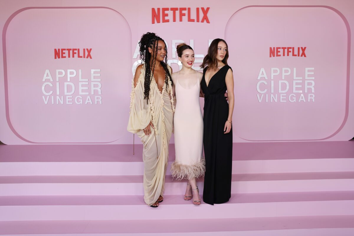 Οι Aisha Dee, Kaitlyn Dever, Alycia Debnam-Carey στην παγκόσμια πρεμιέρα της σειράς «Μηλόξιδο» - Photo by Don Arnold