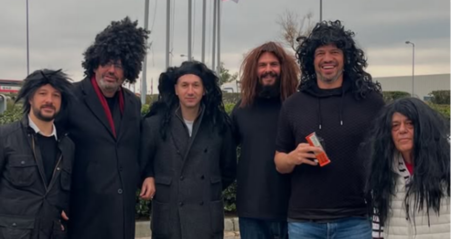 Δημήτρης Διαμαντίδης, Αντώνης Φώτσης, Νίκος Φιλίππου Σπύρος Ζήσης, Χρύσανθος Κολοκυθάς με περούκες