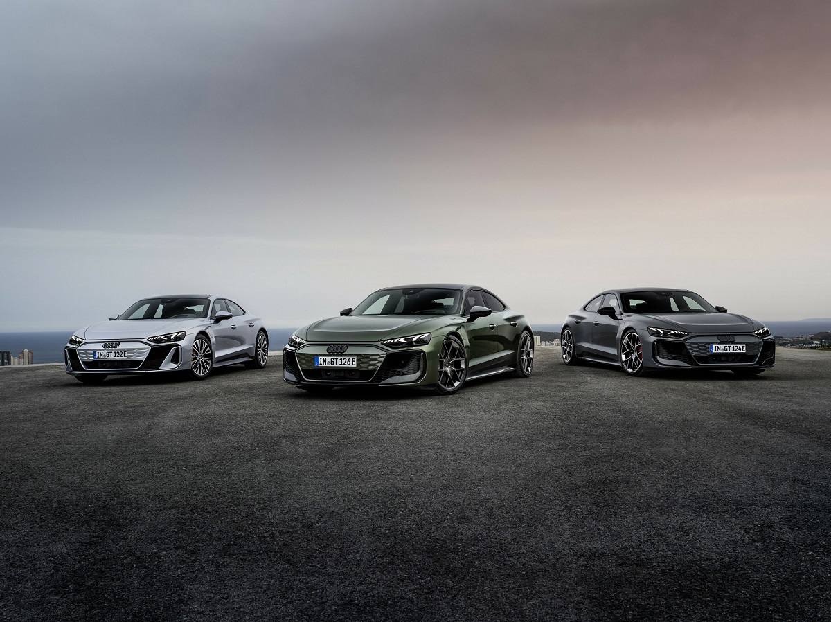 Static photo,
Audi S e-tron GT, Colour: Florett silver metallic; Audi RS e-tron GT, Colour: Nimbus grey perl effect; Audi RS e-tron GT performance, Colour: Bedford green metallic