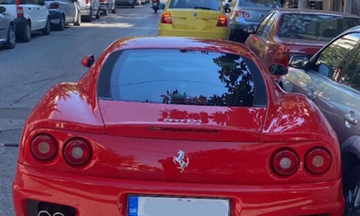Η διπλοπαρκαρισμένη Ferrari