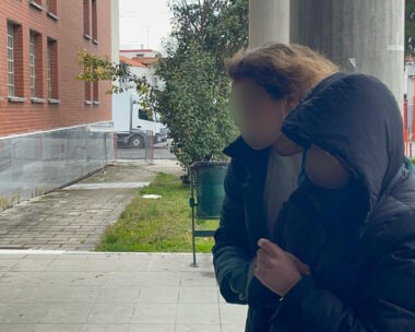 Πιερία: Δίωξη για ανθρωποκτονία από πρόθεση στην 34χρονη που σκότωσε τον 58χρονο σύντροφό της και μετά τον έθαψε στην αυλή του σπιτιού