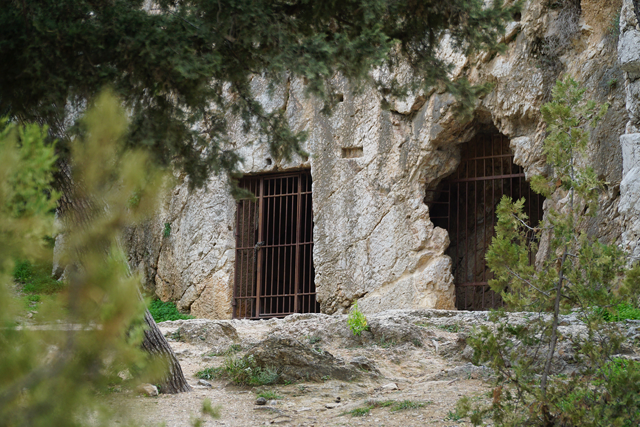 Φυλακή του Σωκράτη: H άγνωστη σπηλιά στο κέντρο της Αθήνας