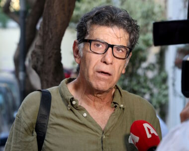 Ο Γιάννης Μπέζος