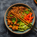 Noodles με tofu: Συνταγή που γίνεται σε 15′