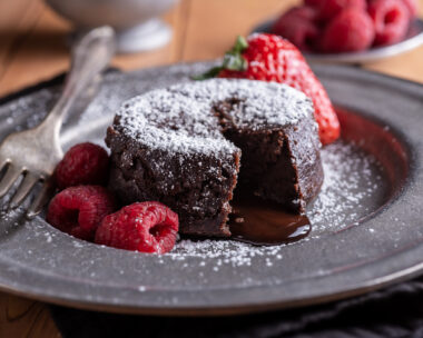 Lava Cake με καρδιά ρευστής σοκολάτας