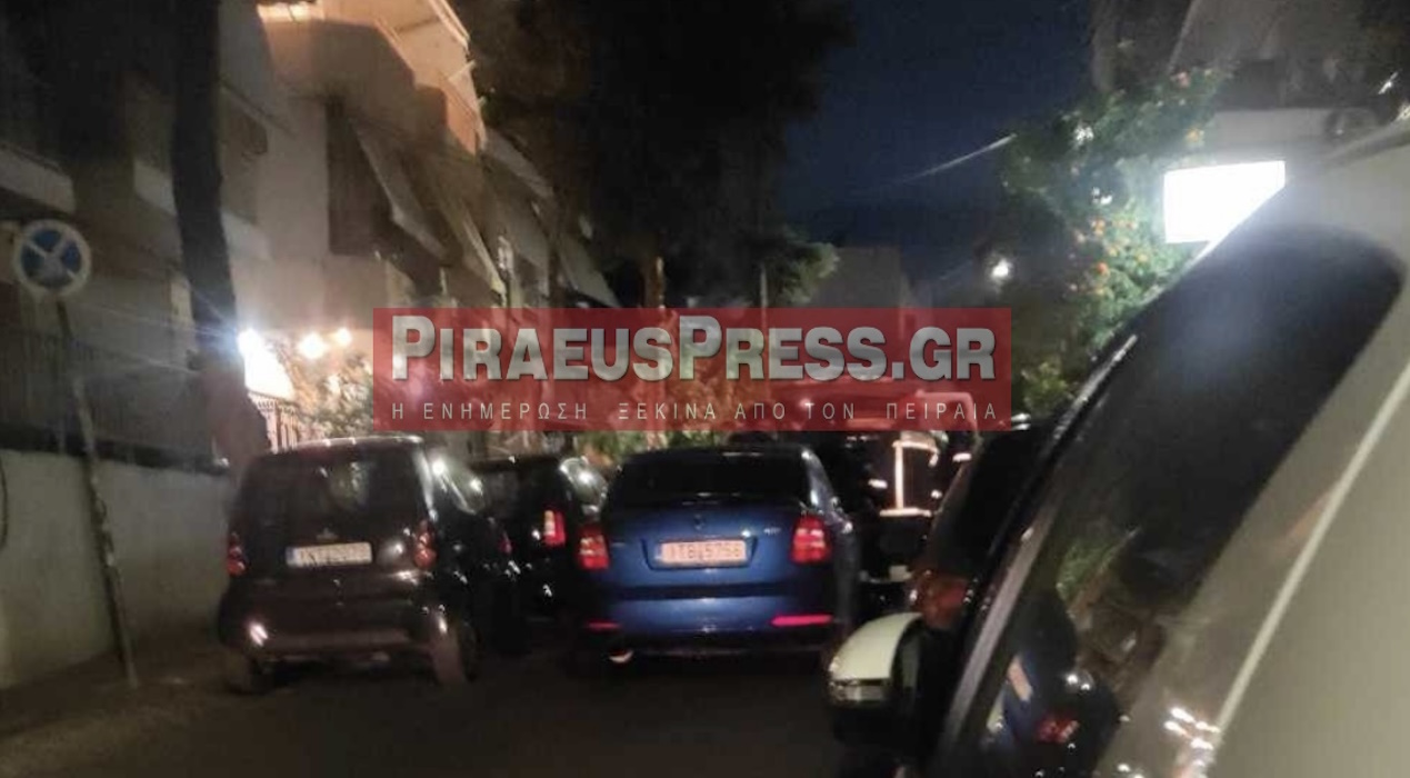 Θρίλερ στο Κερατσίνι: Άνδρας ταμπουρώθηκε με μαχαίρι στο σπίτι του – Κρατάει τη μητέρα και την αδερφή του