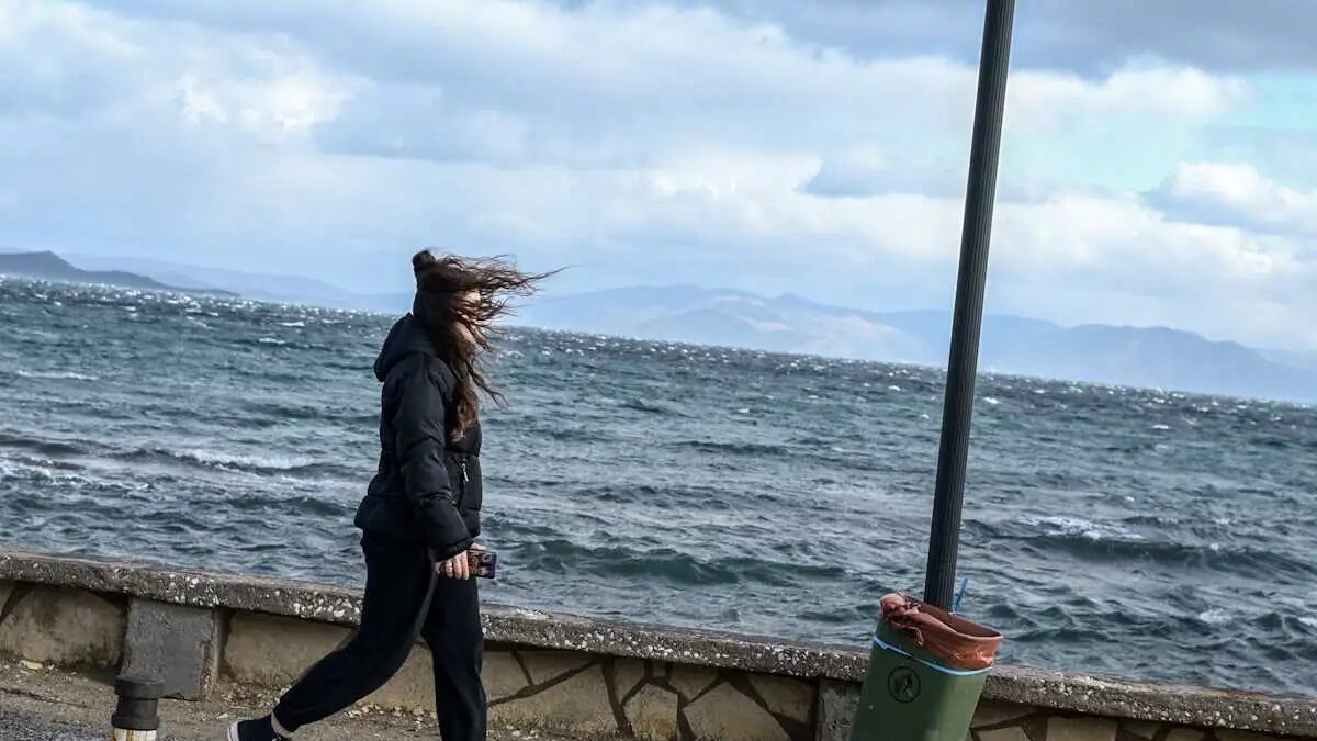 Καιρός αύριο: Βροχές, χιόνια και θυελλώδεις άνεμοι