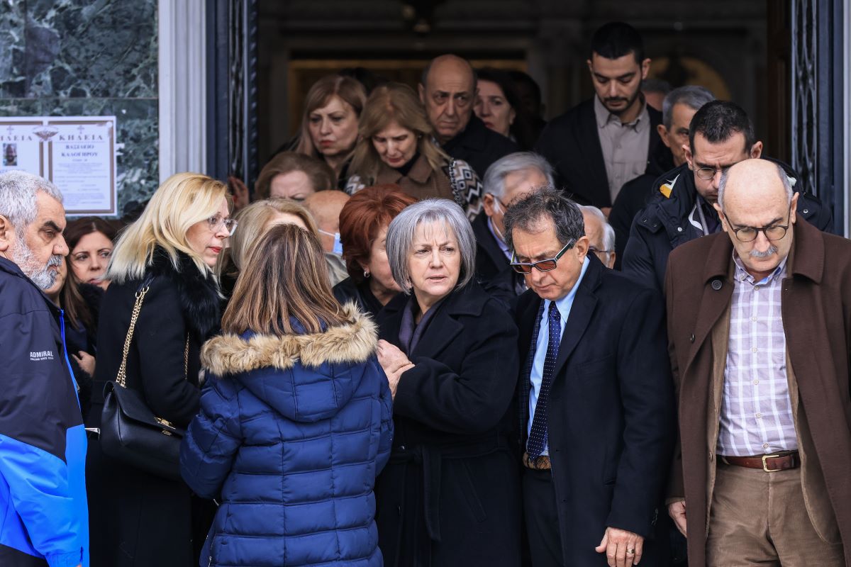 Κηδεία του Βασίλη Καλογήρου στη Λάρισα