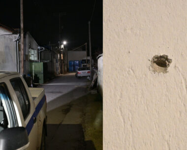 Λάρισα: Το ξυλουργείο όπου διαπράχθηκε το διπλό φονικό – Οι τρύπες στον τοίχο από τις σφαίρες του Καλάσνικοφ
