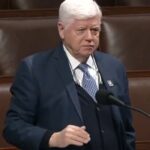 ΗΠΑ: Βουλευτής «πάγωσε» κατά τη διάρκεια ομιλίας του στο Κογκρέσο – Δείτε το βίντεο