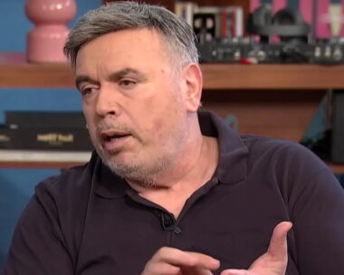 Ο Μανώλης Λιδάκης
