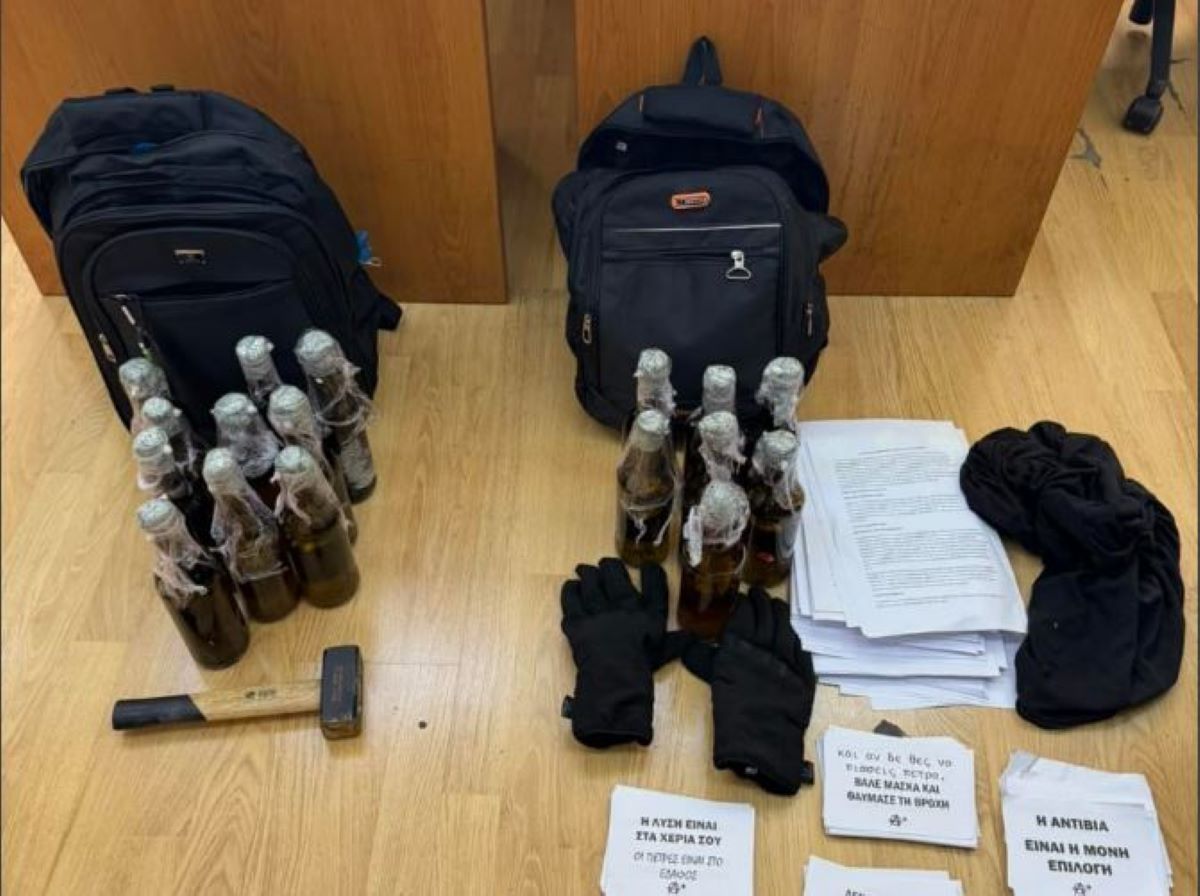 Τέμπη: Μολότοφ, γκαζάκια και εκρηκτικοί μηχανισμοί σε τσάντες προσαχθέντων στα Εξάρχεια