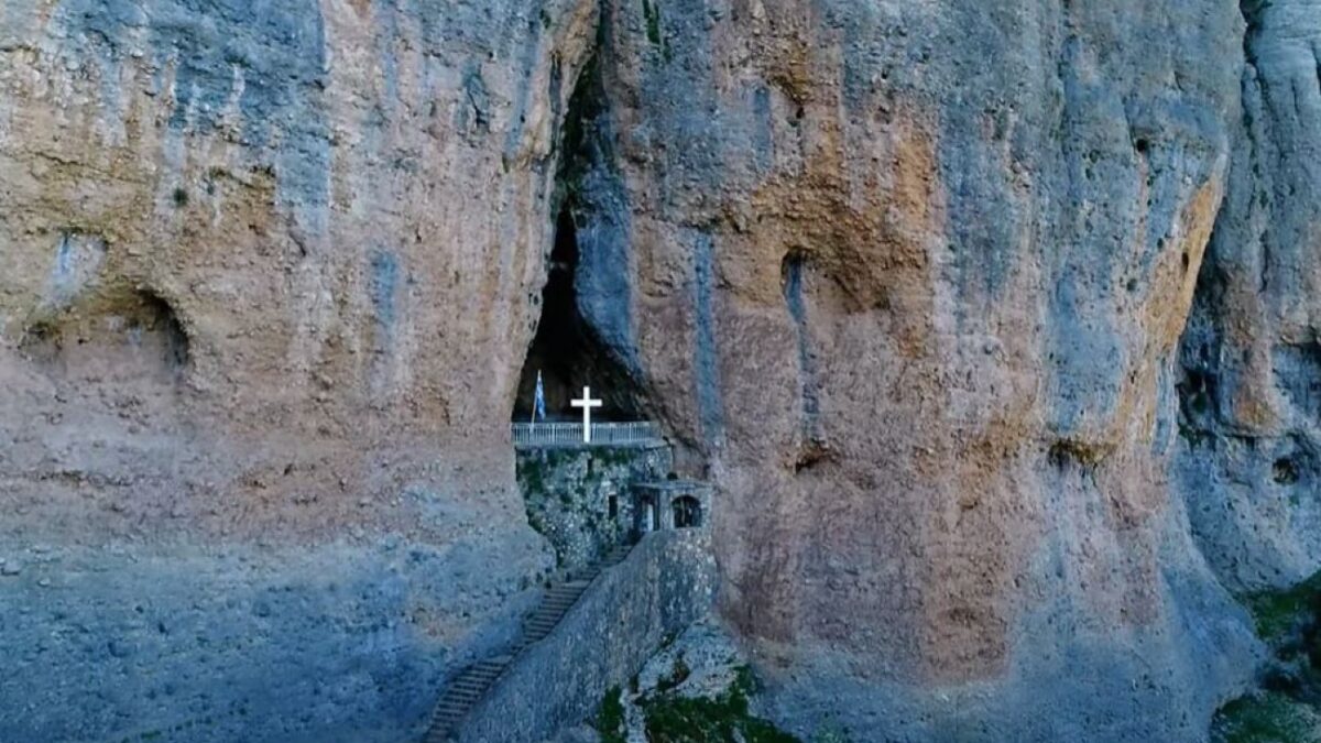 To εκκλησάκι της Παναγίας του Βράχου