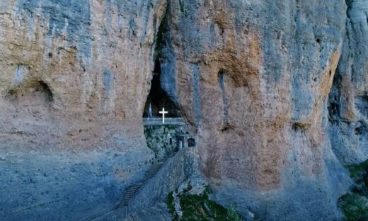 To εκκλησάκι της Παναγίας του Βράχου