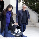 Ο Γιώργος Πατούλης, η Νάνσυ Κοιλού μαζί με τον νεογέννητο γιο τους