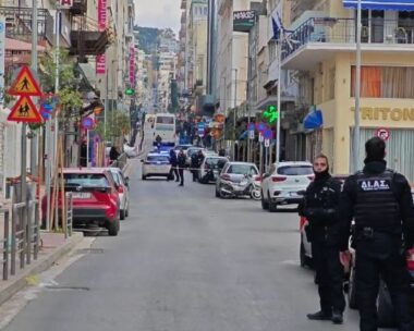 Τηλεφώνημα για βόμβα σε τράπεζα στον Πειραιά