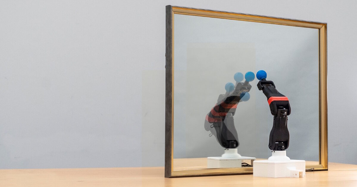 Robots with ‘Human Feeling’: they learn how to move by watching themselves through camera