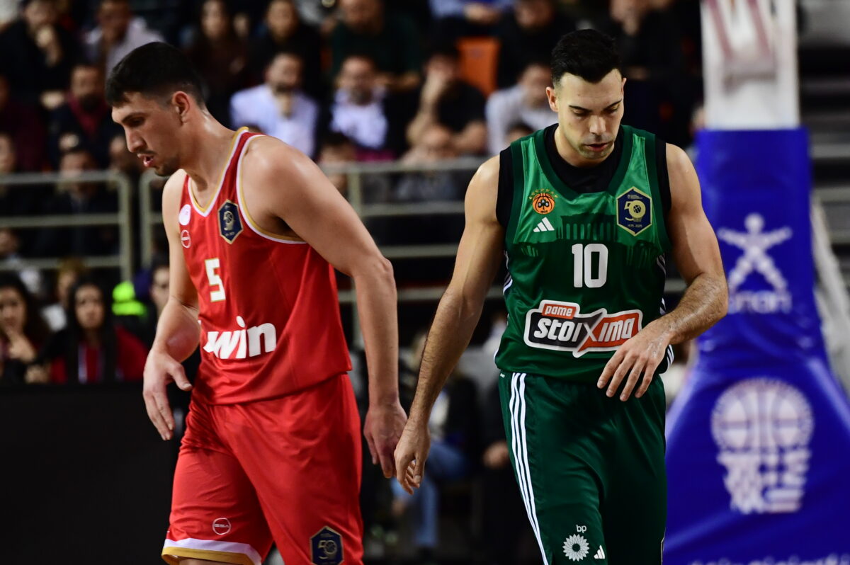 Γιαννούλης Λαρεντζάκης, Κώστας Σλούκας