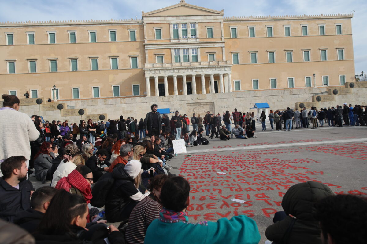 Συλλαλητήριο στην πλατεία Συντάγματος για την τραγωδία των Τεμπών