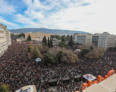 Συλλαλητήριο στην πλατεία Συντάγματος για το σιδηροδρομικό δυστύχημα στα Τέμπη