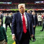 Ο Ντόναλντ Τραμπ με τον εγγονό του Theodore στο Super Bowl - REUTERS