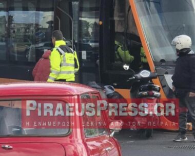 Τροχαίο στον Πειραιά: Μηχανάκι συγκρούστηκε με Τραμ