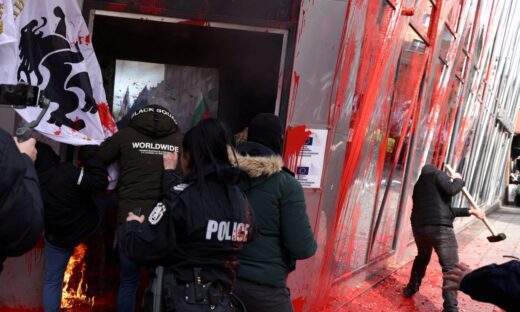 Διαδηλωτές βανδαλίζουν το κτίριο της ΕΕ στη Σόφια