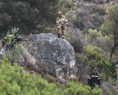Διασώστες επιχειρούν σε χαράδρα