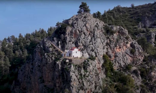 Το εκκλησάκι της Αγίας Μαρίνας σε μία εκπληκτική τοποθεσία στην Πάρνηθα