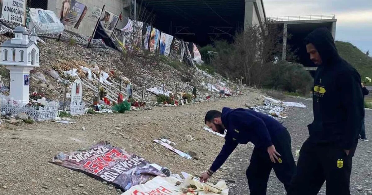 Basketball Mars stopped in Tempi to honor the memory of the 57 victims of the tragedy