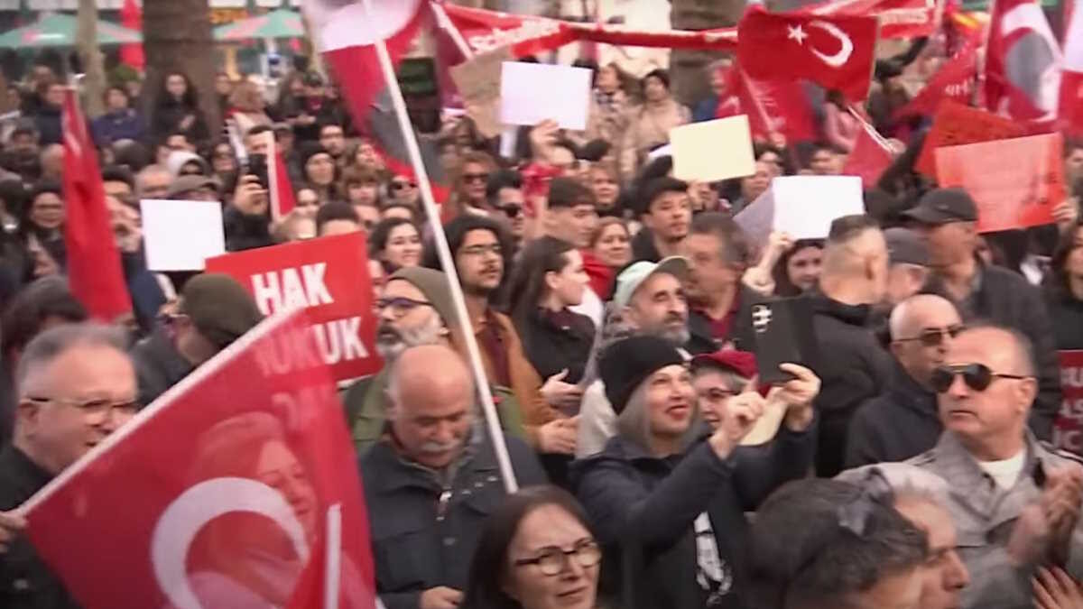 Διαδήλωση Τούρκων μεταναστών στο Βερολίνο υπέρ του Εκρέμ Ιμάμογλου
