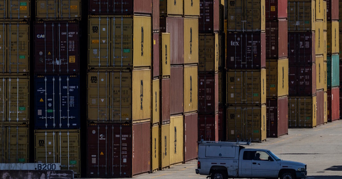 The country’s trade deficit increased by 25.3% in March, according to ELSTAT