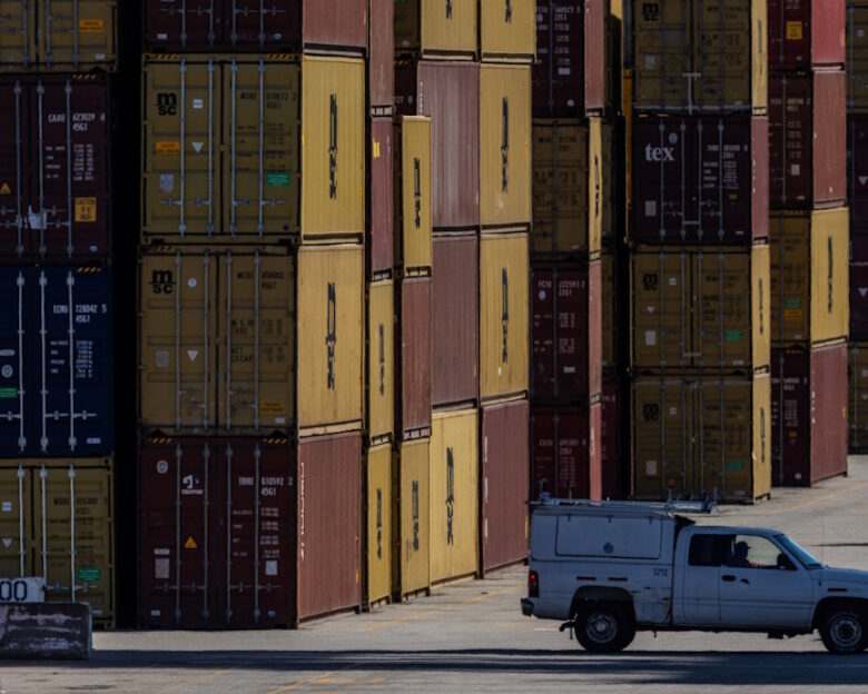Αυξήθηκε κατά 25,3% το έλλειμμα του εμπορικού ισοζυγίου της χώρας τον Μάρτιο, σύμφωνα με την ΕΛΣΤΑΤ