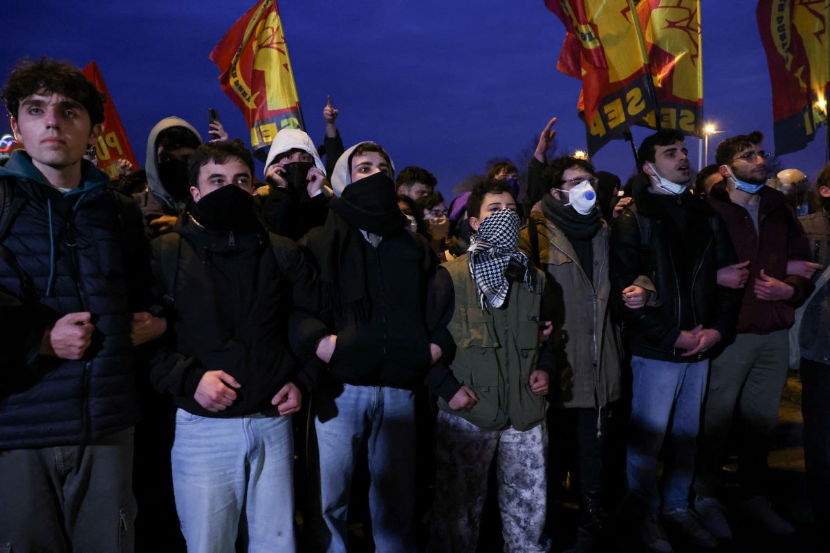 Πλήθος κόσμου στις συγκεντρώσεις υπερ του Ιμάμογλου 