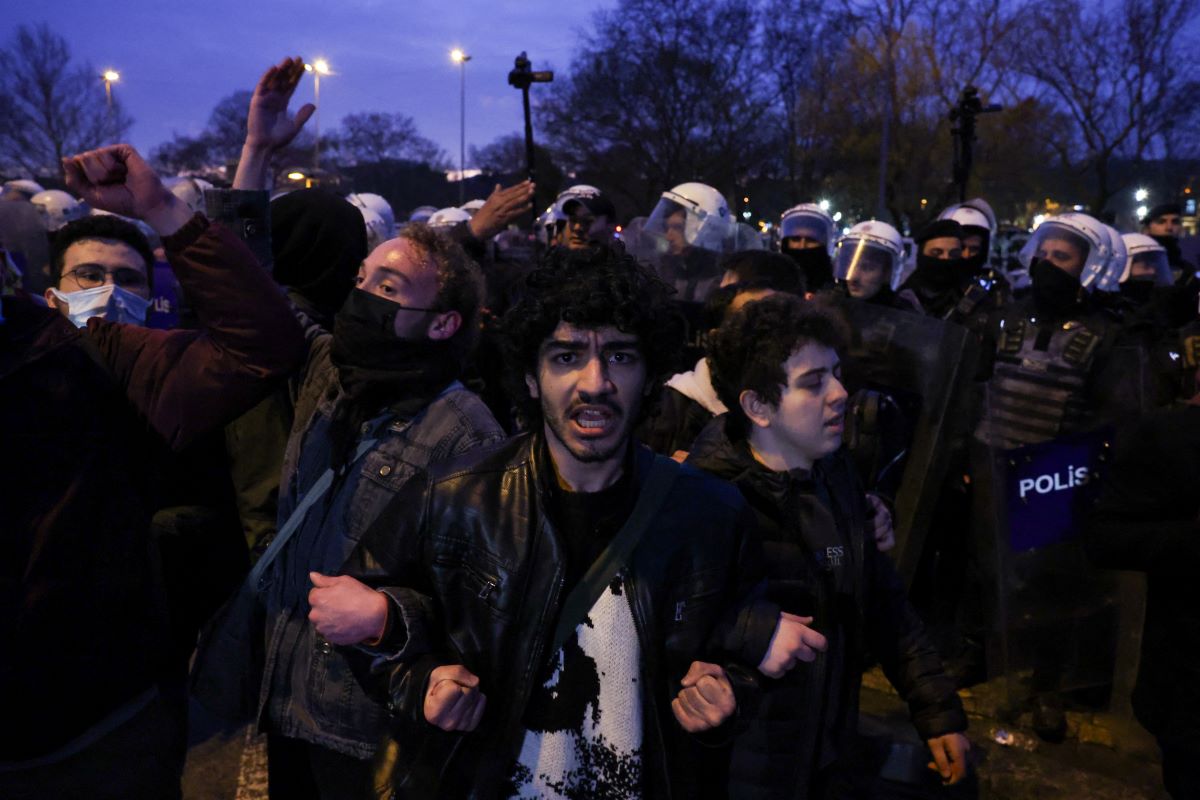 Εκρηκτικό το κλίμα στην Τουρκία μετά τη σύλληψη Ιμάμογλου