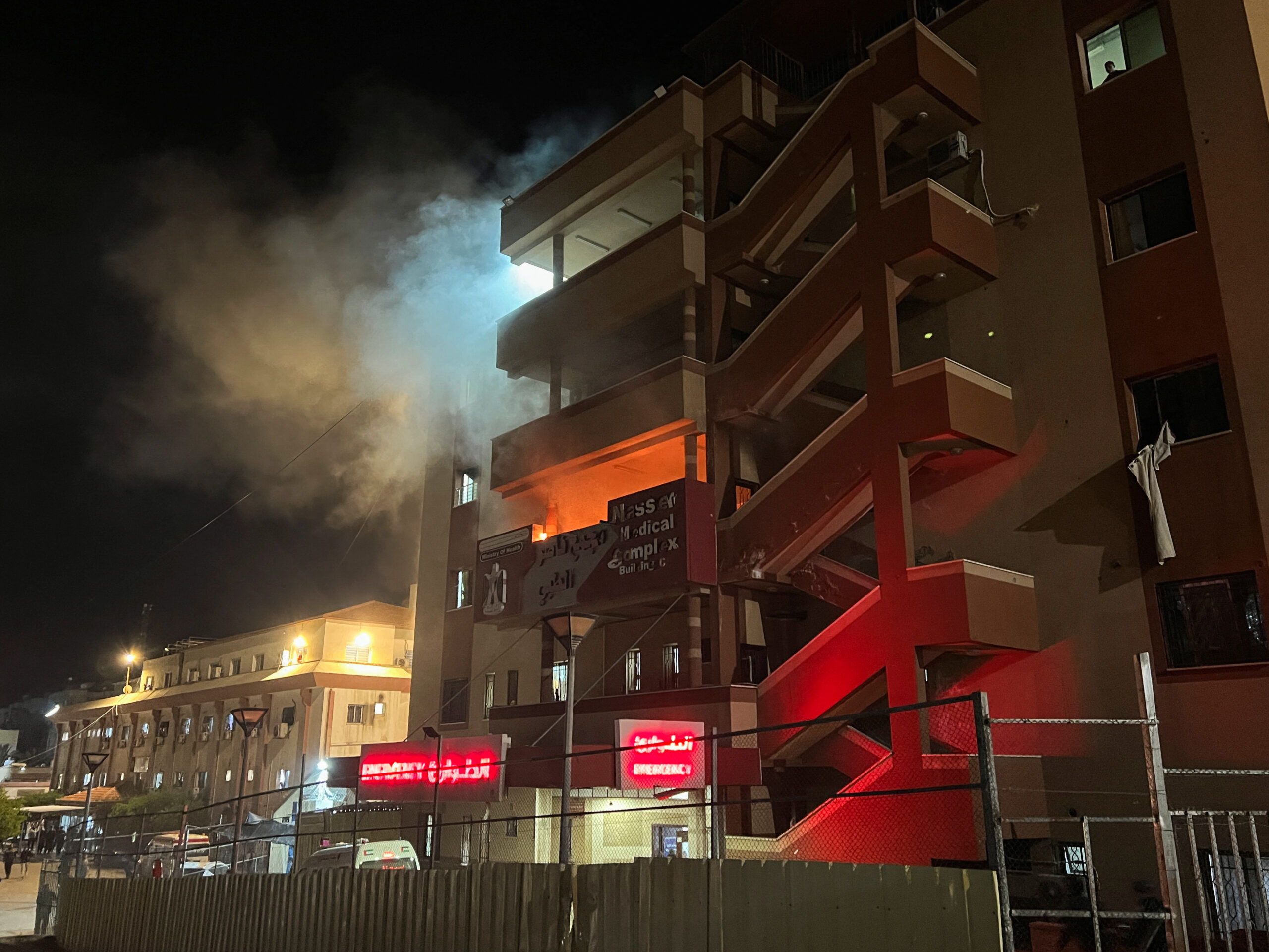 Φωτιά μετά από χτύπημα σε νοσοκομείο
