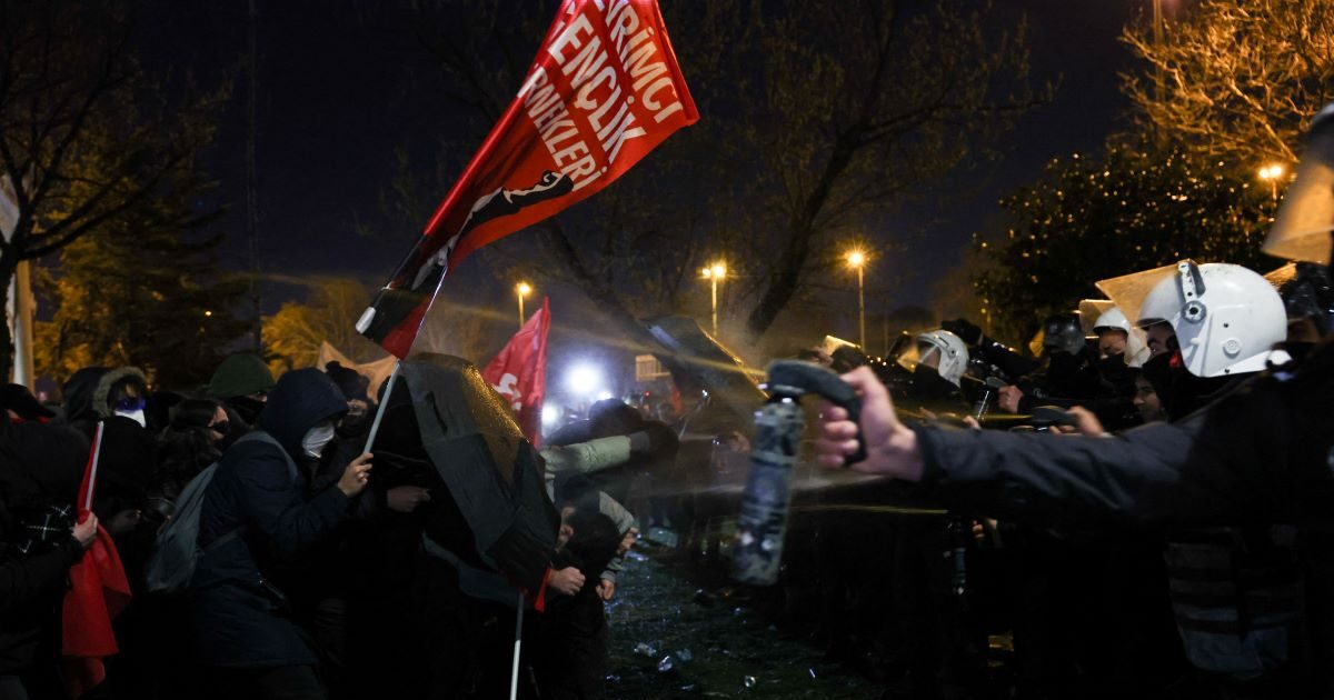 Imamoglou: Episodes with plastic bullets and tear gas at the Constantinople Town Hall – Live The Great Demonstrations