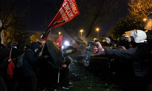 Επεισόδια ξέσπασαν στις συγκεντρώσεις για τον Ιμάμογλου στην Κωνσταντινούπολη