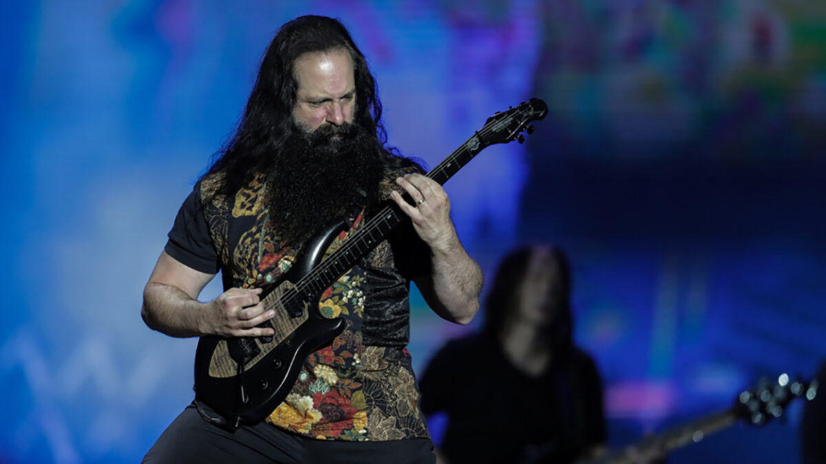 epa10156347 John Petrucci, guitarist for the band Dream Theater, performs during the first day of Rock In Rio Brasil 2022, in Rio de Janeiro, Brazil, 02 September 2022. EPA/Andre Coelho