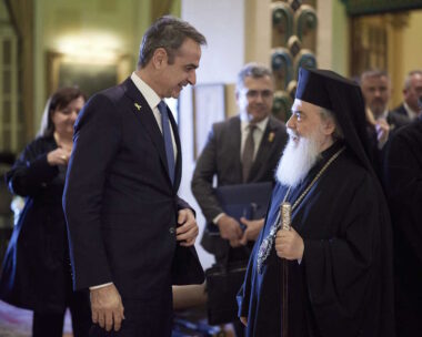 Ο Πρωθυπουργός, Κυριάκος Μητσοτάκης και ο Αρχιεπίσκοπος Ιεροσολύμων Θεόφιλος Γ' / EUROKINISSI