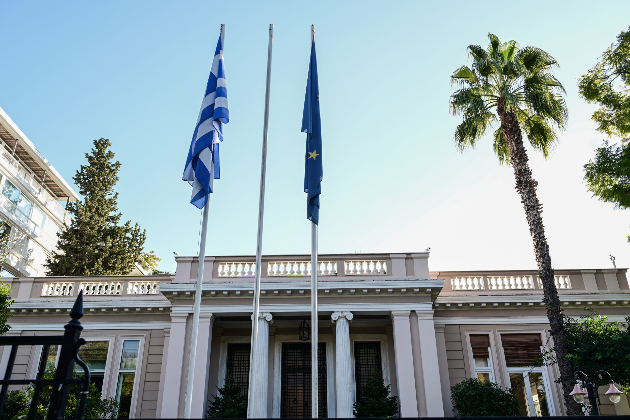 Συνεδρίαση, υπό τον πρωθυπουργό Κυριάκο Μητσοτάκη, του  Κυβερνητικού Συμβουλίου Εθνικής Ασφάλειας, στο Μέγαρο Μαξίμου, Παρασκευή 13 Δεκεμβρίου 2024. Θέματα της συνεδρίασης οι εξελίξεις στη Συρία μετά την πτώση του Άσαντ αλλά και η επεξεργασία των αιτήσεων των Σύρων αιτούντων.  
(ΤΑΤΙΑΝΑ ΜΠΟΛΑΡΗ