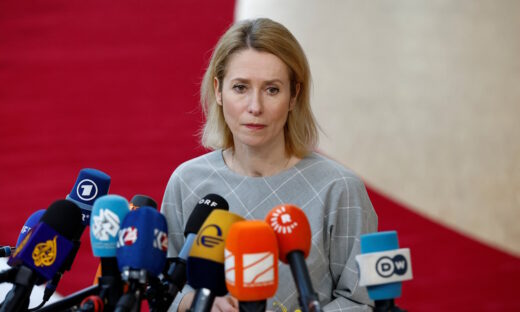 H επικεφαλής της ευρωπαϊκής διπλωματίας Κάγια Κάλας μιλάει στα μέσα ενημέρωσης την ημέρα της ειδικής Συνόδου Κορυφής των ηγετών της Ευρωπαϊκής Ένωσης για την Ουκρανία και την ευρωπαϊκή άμυνα στις Βρυξέλλες