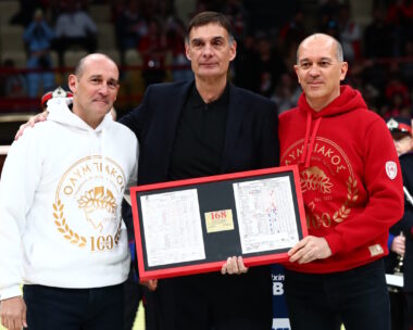 Ο Γιώργος Μπαρτζώκας βραβεύτηκε από τους αδερφούς Αγγελόπουλους