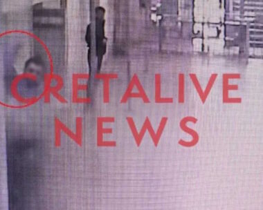 Η στιγμή που ο 25χρονος Παλαιστίνιος κρατούμενος καρφώνει τον 45χρονο υπαρχιφύλακα των φυλακών Νέας Αλικαρνασσού
