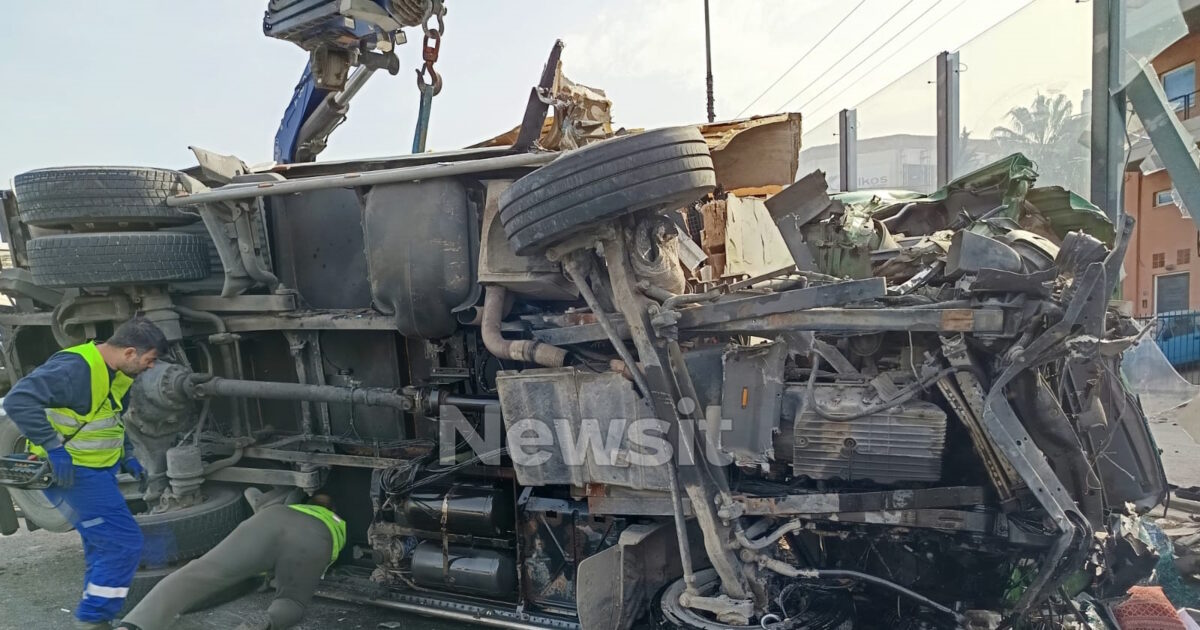 Turnover Dalika on the highway on the current to Kifissia – broke the plastic protectors, the right lane closed