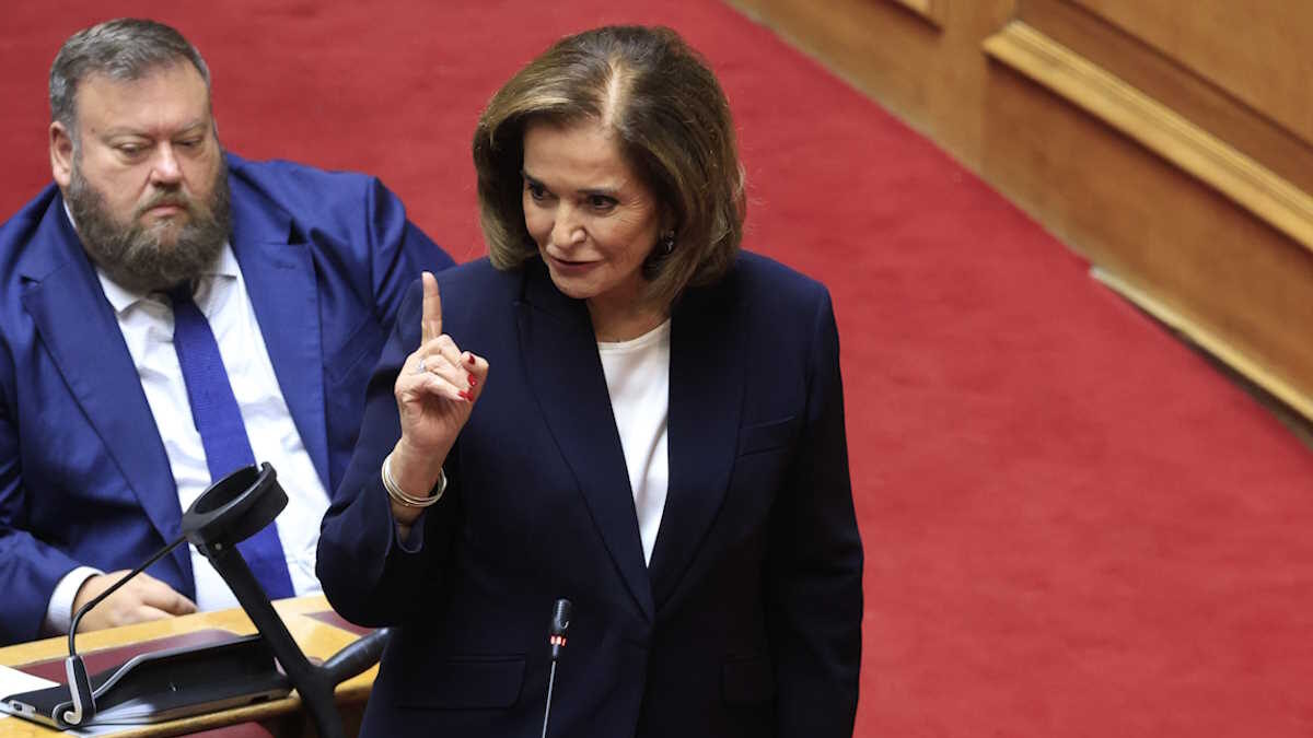 Η Ντόρα Μπακογιάννη στη Βουλή