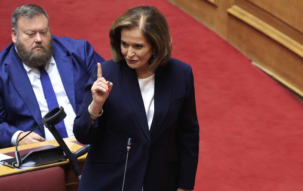 Η Ντόρα Μπακογιάννη στη Βουλή