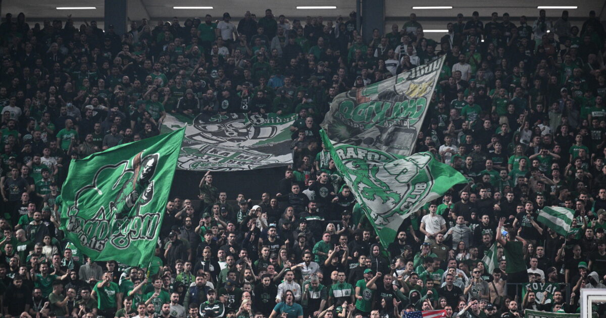 Panathinaikos fans dropped team players after the game against Mars